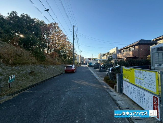 東郷町兵庫三丁目　全1棟の前面道路含む現地写真|事前予約にて現地ご見学いただけます！お気軽にお問い合わせください♪
■株式会社　セキュアハウス■
住宅ローンに強く、知識、経験豊富なスタッフ在籍
お客様に寄り添い、ご成約後もサポート致します。