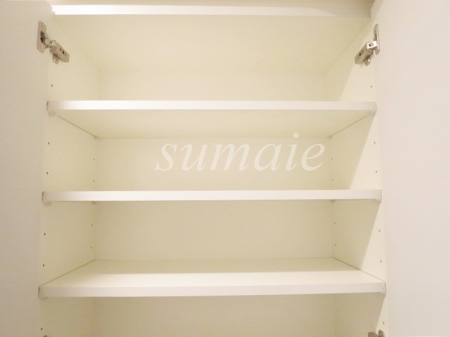 Ｌａ　Ｄｏｕｃｅｕｒ赤羽の収納|シューズボックス上部。