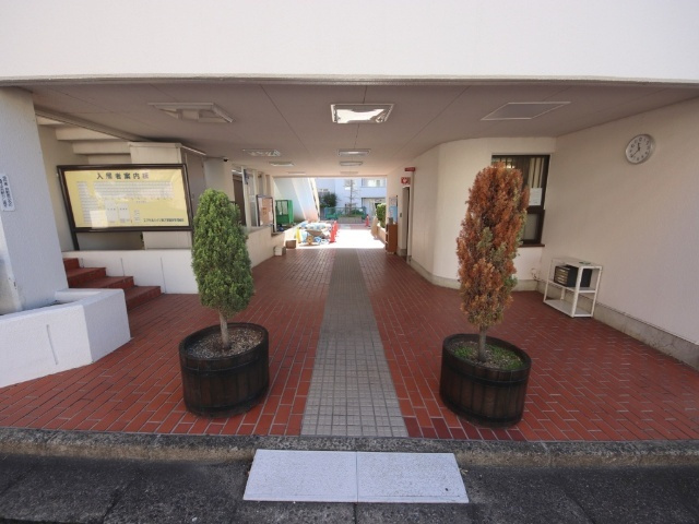 エクセルハイツ第2学園前のエントランス