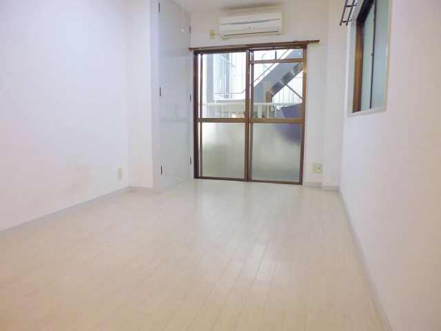 第2シャルムの洋室