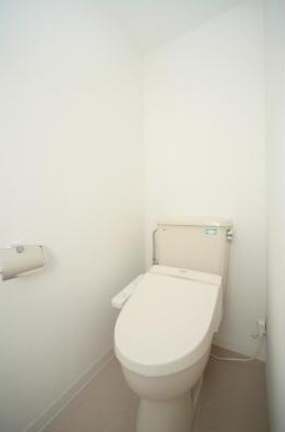 【トイレ】 | アミ浜田山 | 温水洗浄便座付。