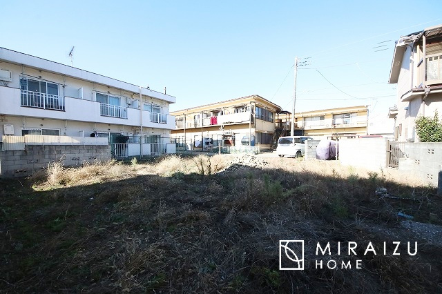 【外観】 | 運転が不安な方も安心な前面道路、きちんと幅員のある道路は女性にも安心です。整備されている道路は気持ちも良いですね♪
