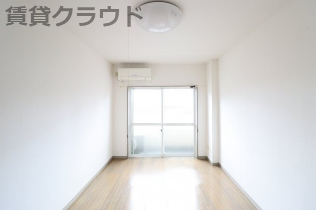 ステーションプラザの居間・リビング|こちらの居間で趣味の時間をお楽しみください