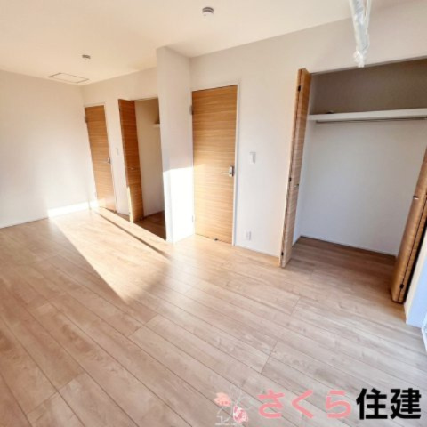 高根沢町宝積寺　4号棟の洋室|各お部屋日当たり良好・収納完備です