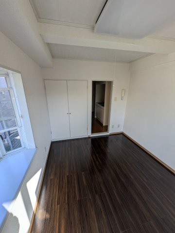 グリーンハイツ麻生の洋室