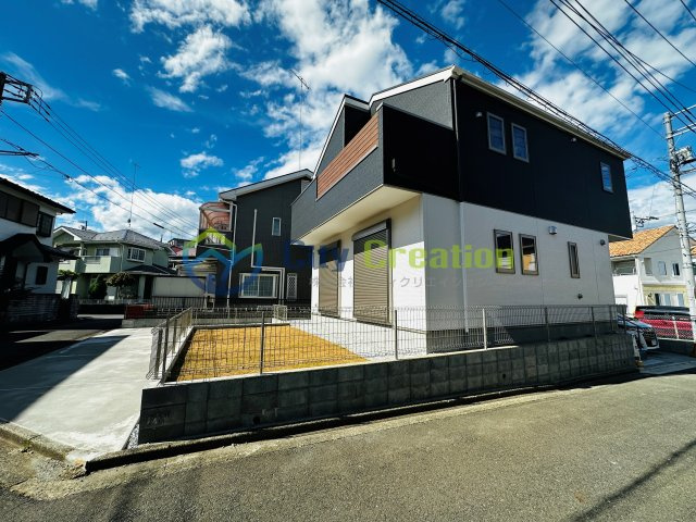 【成約御礼】秦野市鶴巻南3期　新築一戸建て　1号棟の前面道路含む現地写真