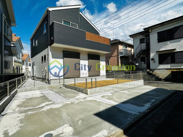 秦野市鶴巻南3期　新築一戸建て　1号棟の前面道路含む現地写真