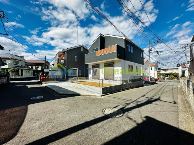 【成約御礼】秦野市鶴巻南3期　新築一戸建て　1号棟の前面道路含む現地写真