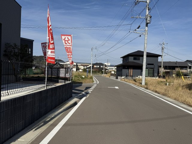 二丈深江８丁目　新築戸建の前面道路含む現地写真