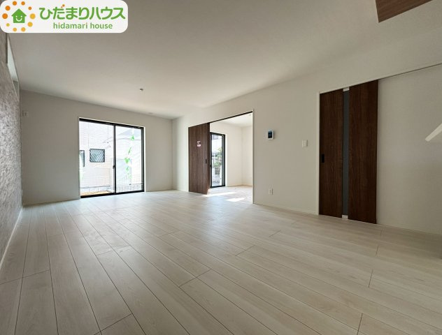 野田市野田4期　新築戸建　1号棟の居間・リビング|お友達や親戚とホームパーティもいいですね(*^^*)					
