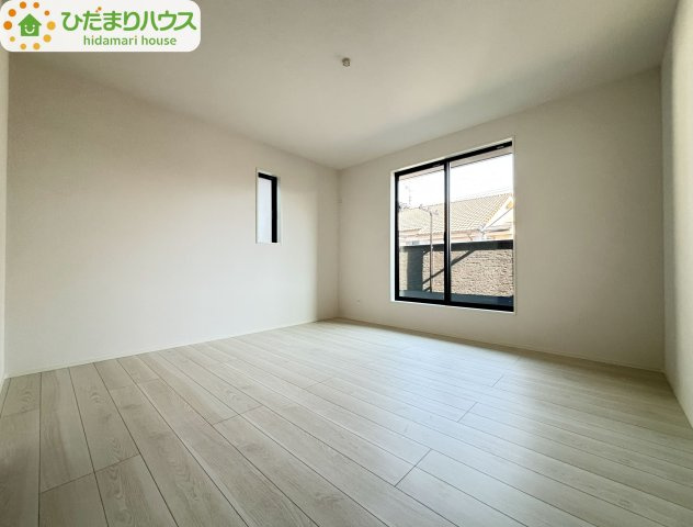 野田市野田4期　新築戸建　1号棟の洋室|バルコニーに面している洋室は、主寝室にどうぞ(^^)/					
	
