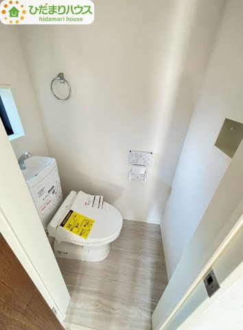 野田市野田4期　新築戸建　1号棟のトイレ|小窓が付いているので、トイレも明るい空間になっております♪	