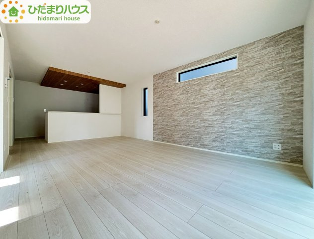 野田市野田4期　新築戸建　1号棟の居間・リビング|18帖の広～いリビングは、ゆったりとした家族だんらんの時間を過ごせます(^^)/							
