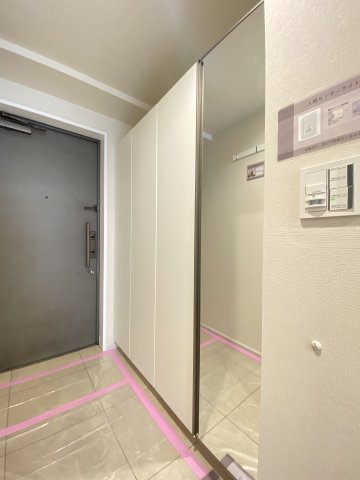 ビクトリアヒルズ横濱サウスバラード棟の玄関|大容量シューズボックス＆姿見