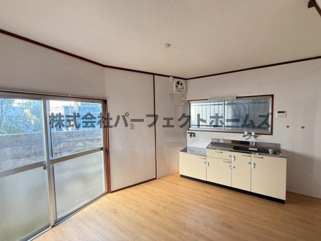 池田3丁目戸建　賃貸の居間・リビング|おしゃれな居間です