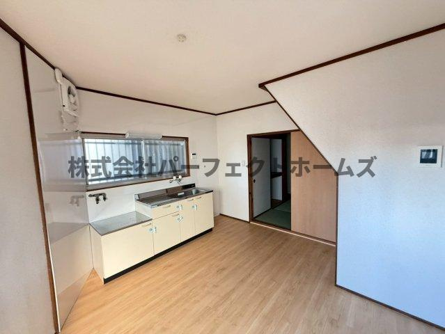 池田3丁目戸建　賃貸の居間・リビング|こちらのリビングで趣味の時間をお楽しみください