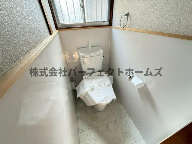 池田3丁目戸建　賃貸のトイレ|ゆったりとした空間のトイレです