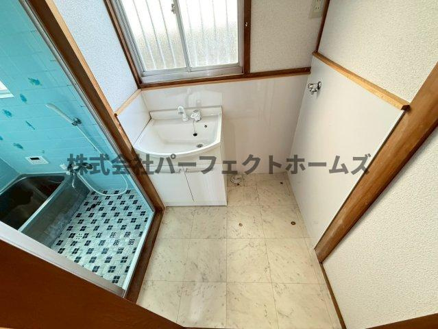 池田3丁目戸建　賃貸の洗面所|スペースが確保できる洗面所です