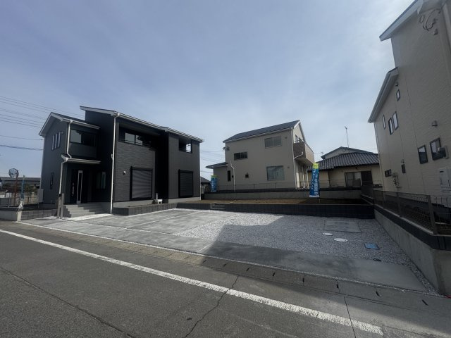 新築　伊勢崎市国定第１　Livele Garden.S　１号棟の駐車場|現地写真　駐車スペースは並列3台分可能です！

