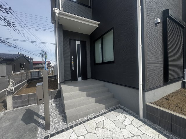 新築　伊勢崎市国定第１　Livele Garden.S　１号棟の玄関|現地写真　TVモニター付きドアホンでセキュリティも安心です！
