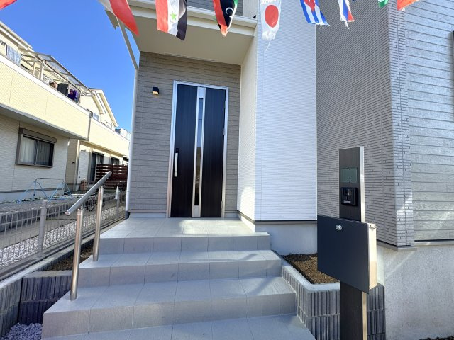 松戸市小金原５丁目新築戸建【貝の花小学校：7分】のエントランス|エントランス・玄関ポーチ
