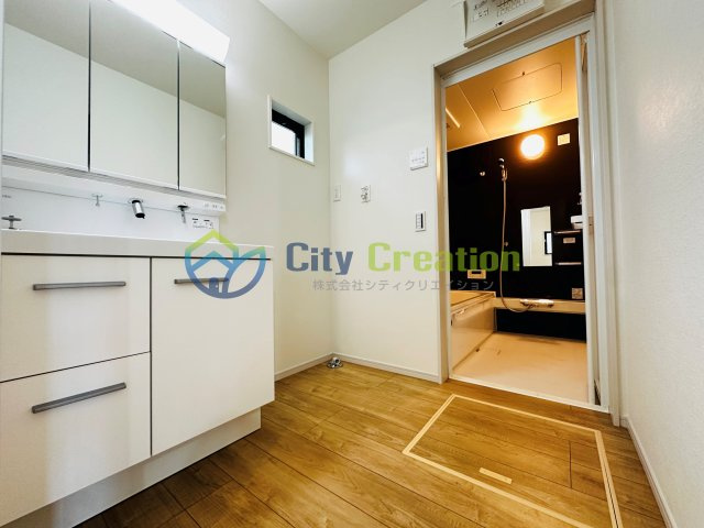 秦野市尾尻2期　新築一戸建て　1号棟の独立洗面台