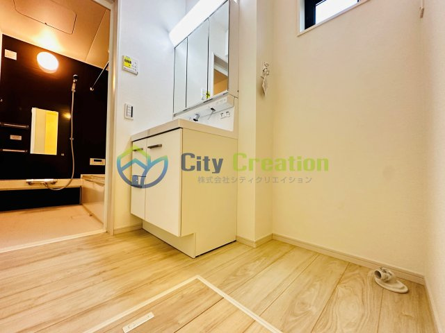 秦野市尾尻2期　新築一戸建て　1号棟の独立洗面台