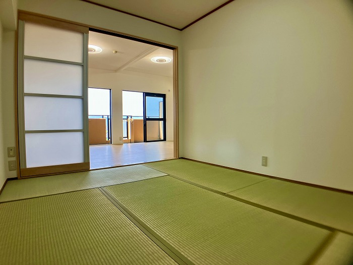 ジョイフルプラザ高岡弐番館　1202の和室|南向きの光を感じながら、素足で過ごす心地よさを毎日実感できる暮らしが始まります