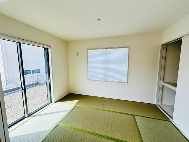 新築　伊勢崎市国定第１　Livele Garden.S　2号棟の和室|現地写真　リビング隣の和室はお子様の遊び部屋としてもちょうどいいですね♪							
