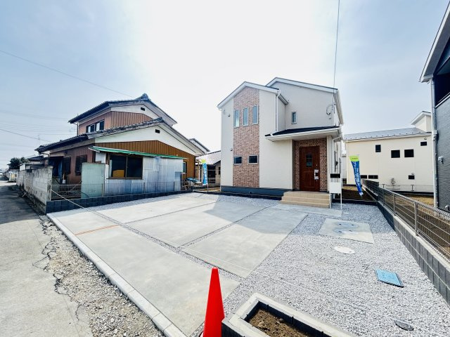 新築　伊勢崎市国定第１　Livele Garden.S　2号棟の駐車場|現地写真　駐車スペースは並列3台分可能です！

