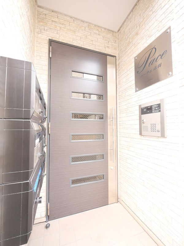 北区赤羽南２丁目のアパートのエントランス