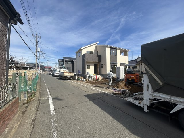 新築　伊勢崎市国定第１　Livele Garden.S　3号棟の前面道路含む現地写真|現地写真　西側接道幅員約5.5ｍ
