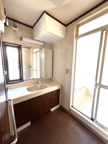 塩川　中古住宅の洗面所