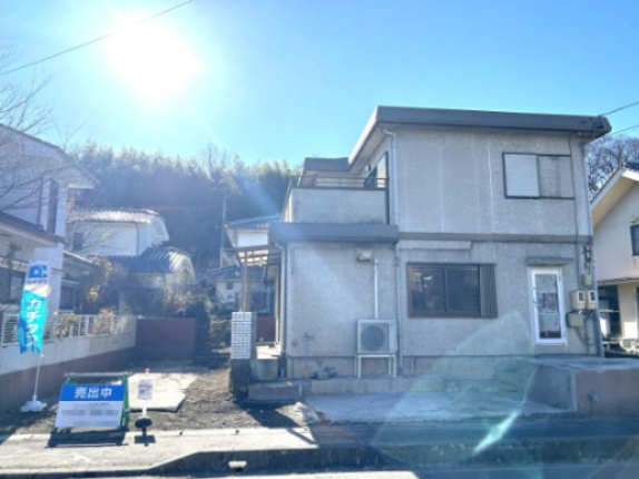 塩川　中古住宅の駐車場|駐車場は段差をフラットにし、停めやすくなります。