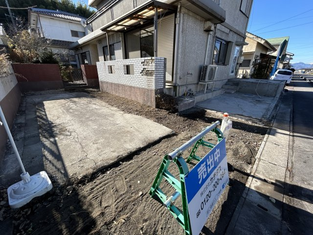 塩川　中古住宅の駐車場|駐車場は段差をフラットにし、停めやすくなります。