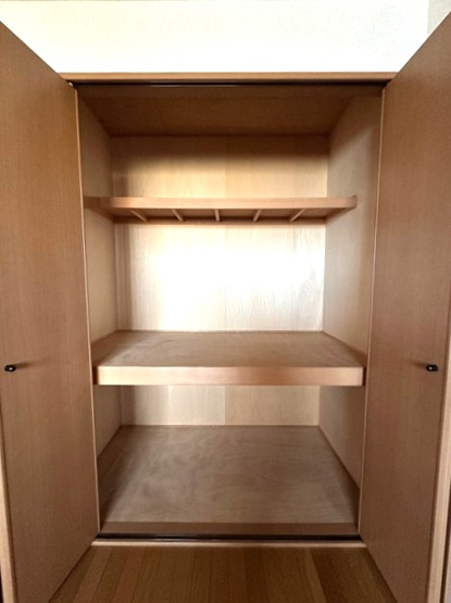 【収納】 | ライリッヒ・ストーレ | 洋室6帖のお部屋にある収納スペースです！荷物の多い方も安心の収納力！