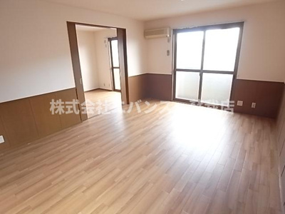 【居間・リビング】 | クレアールB | こちらの居間で趣味の時間をお楽しみください