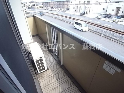 【バルコニー】 | クレアールB | 外からの目が気にならないバルコニーで洗濯物が干せます