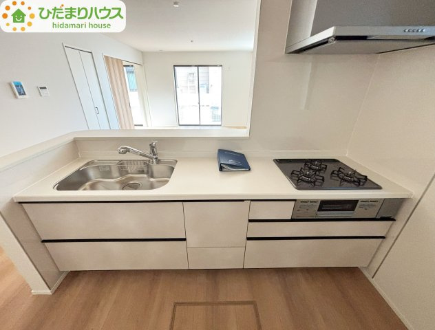 野田市野田4期　新築戸建　2号棟のキッチン|お料理しながら、TVだって見れちゃいます！					
