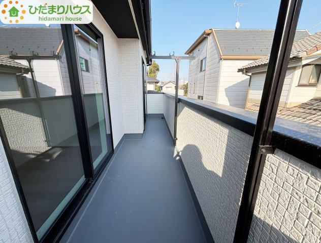 野田市野田4期　新築戸建　2号棟のバルコニー|ワイドなバルコニーで、ご家族全員のお洋服もらくらく干せちゃいます( *´艸｀)							
