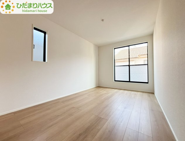 野田市野田4期　新築戸建　2号棟の洋室|2WAY構造のバルコニーで、お洗濯の動線もスムーズ！効率よく家事ができますね♪