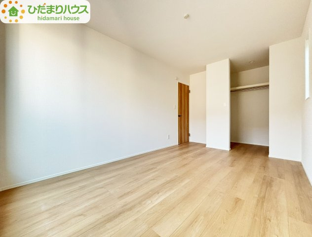 野田市野田4期　新築戸建　2号棟の洋室|季節物の衣類もスッキリ収納できる、ウォークインクローゼット完備です！！							
