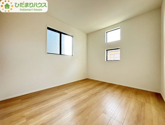 野田市野田4期　新築戸建　2号棟の洋室|窓が多く、明るい空間を演出してくれます(*^^*)					
