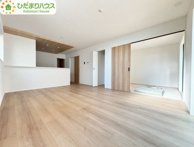 野田市野田4期　新築戸建　2号棟の居間・リビング|お友達や親戚とホームパーティもいいですね(*^^*)					
