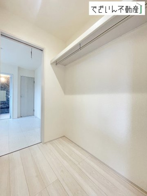 【収納】 | Livele Garden.S熊谷市末広第5　【平屋】新築住宅 | ≪1号棟≫暮らし心地を大きく左右する収納を、適材適所に配置し使い勝手を考慮してあります。空間を余すところなく有効利用した収納は生活空間をより上質なものにしてくれるでしょう。
現地(2026年4月撮影)