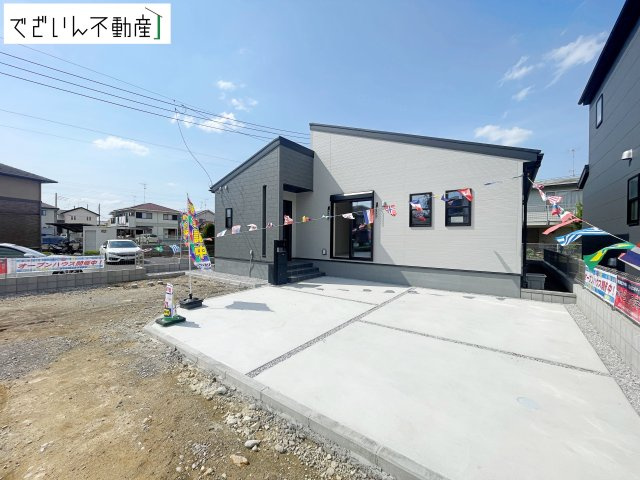 【外観】 | Livele Garden.S熊谷市末広第5　【平屋】新築住宅 | ≪1号棟≫ここから始まる「日常」はご家族にとって大切で貴重な時間。ご家族皆さんが笑顔に包まれる素敵な生活が待っていることでしょう。
現地(2026年4月撮影)