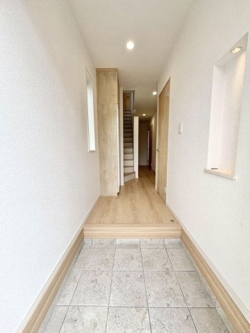 藤沢市城南1丁目　新築戸建　　全２棟の玄関