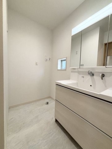 藤沢市城南1丁目　新築戸建　　全２棟の独立洗面台