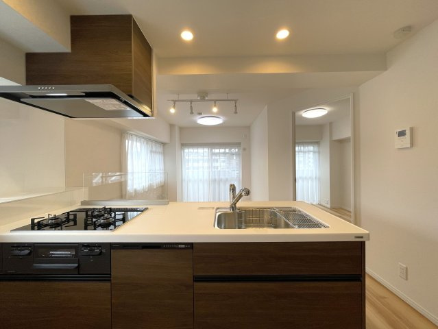 相鉄にお勤めの方には、バッチコイ！いつでも発車オーライ『上星川ダイカンプラザ弐号館』リノベーションのキッチン|お料理しやすいキッチンです