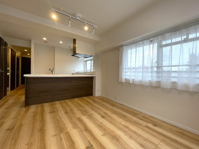 相鉄にお勤めの方には、バッチコイ！いつでも発車オーライ『上星川ダイカンプラザ弐号館』リノベーションの居間・リビング